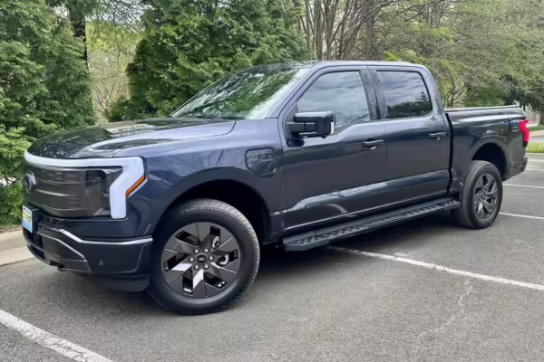 2022 Ford F-150 Lightning Lariat — photo 125