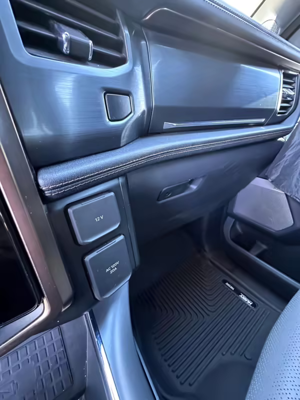 2022 Ford F-150 Lightning Lariat — photo 124