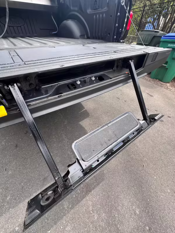 2022 Ford F-150 Lightning Lariat — photo 26