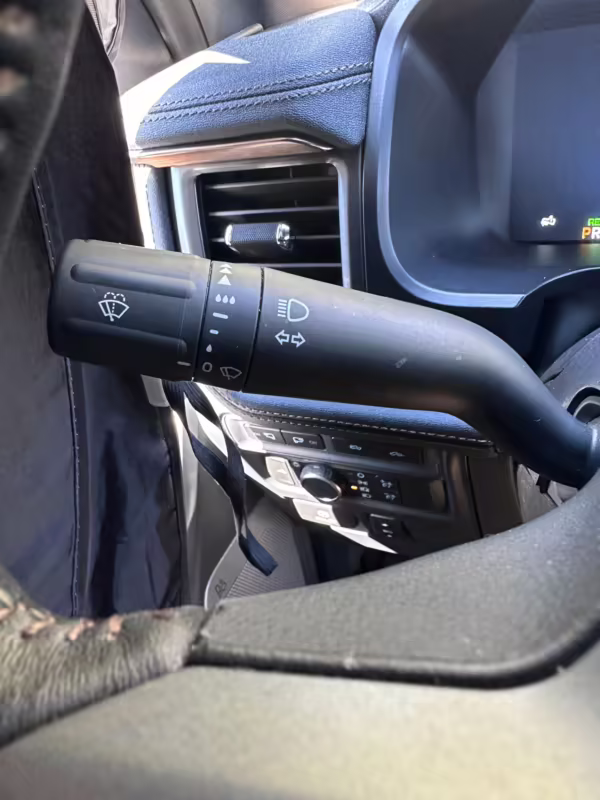 2022 Ford F-150 Lightning Lariat — photo 33