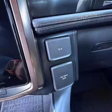 2022 Ford F-150 Lightning Lariat — photo 38