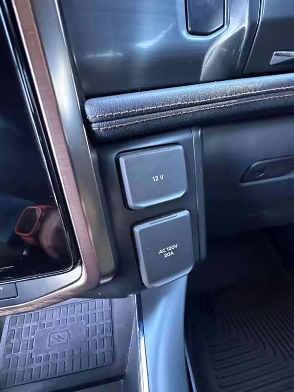 2022 Ford F-150 Lightning Lariat — photo 38