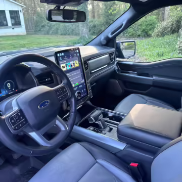 2022 Ford F-150 Lightning Lariat — photo 43