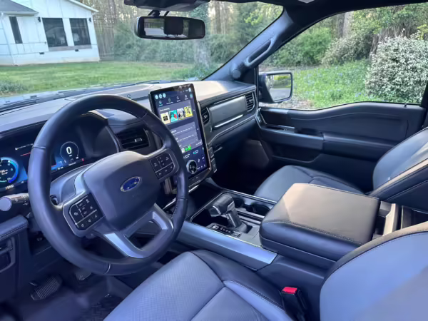 2022 Ford F-150 Lightning Lariat — photo 43