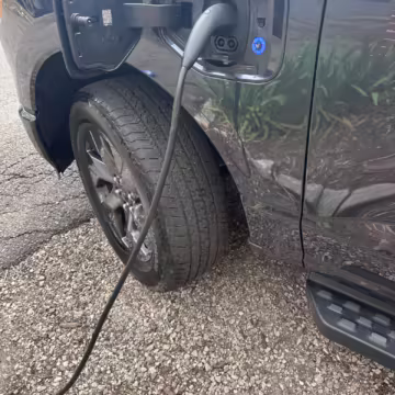 2022 Ford F-150 Lightning Lariat — photo 56