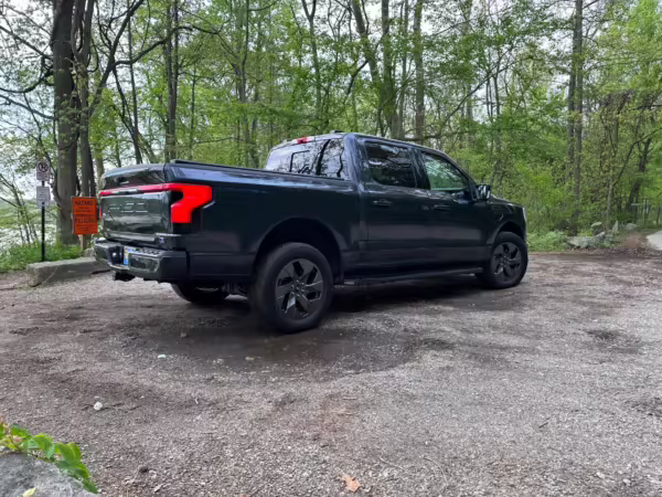 2022 Ford F-150 Lightning Lariat — photo 59