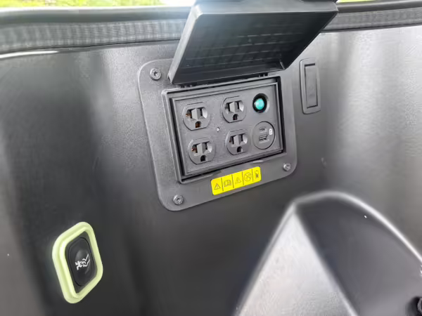 2022 Ford F-150 Lightning Lariat — photo 62