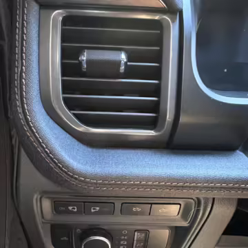 2022 Ford F-150 Lightning Lariat — photo 65