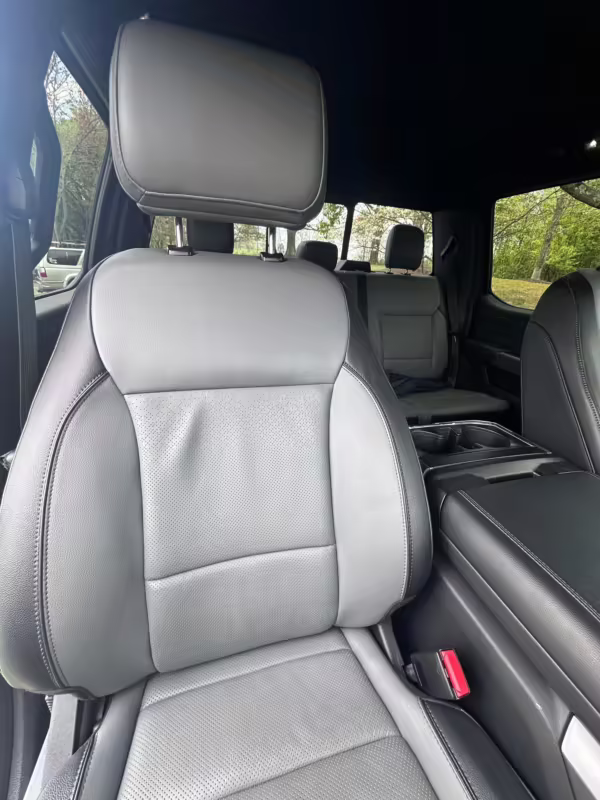 2022 Ford F-150 Lightning Lariat — photo 91