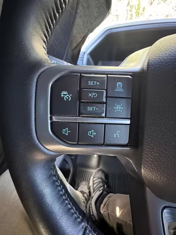 2022 Ford F-150 Lightning Lariat — photo 99