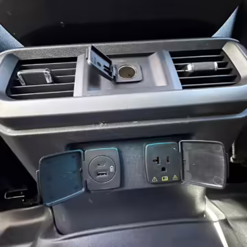 2022 Ford F-150 Lightning Lariat — photo 100