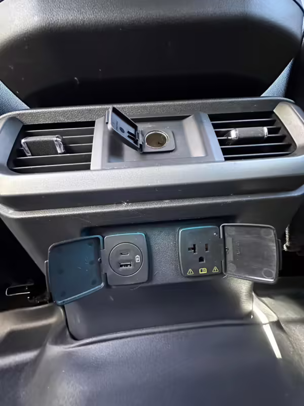 2022 Ford F-150 Lightning Lariat — photo 100