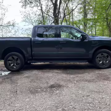 2022 Ford F-150 Lightning Lariat — photo 109