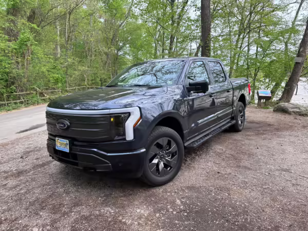 2022 Ford F-150 Lightning Lariat — photo 114