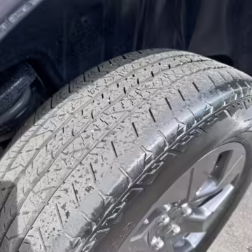 2022 Ford F-150 Lightning Lariat — photo 117