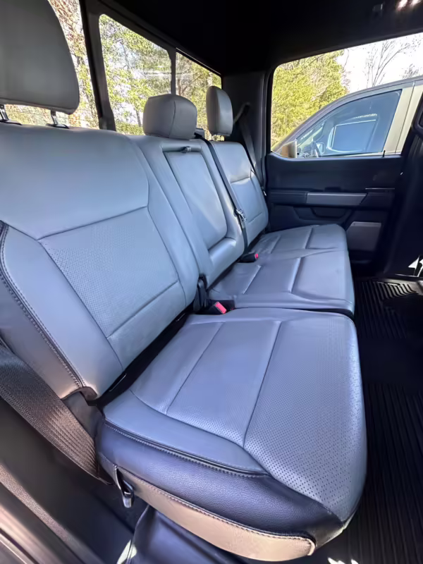 2022 Ford F-150 Lightning Lariat — photo 122