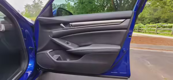 2019 Honda Accord — photo 31