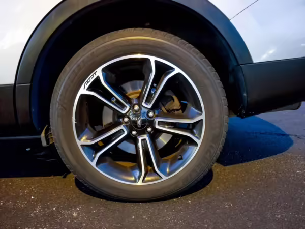 2015 Ford Explorer Sport — photo 11