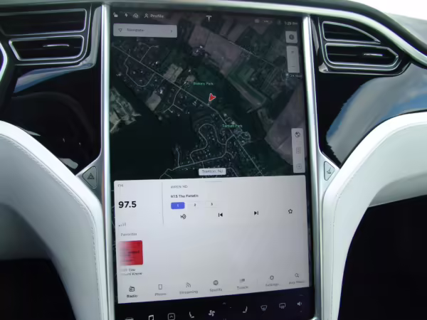2016 Tesla Model S 90D — photo 24