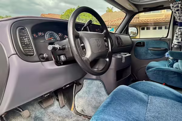 2000 Dodge Ram Van B3500 — photo 49