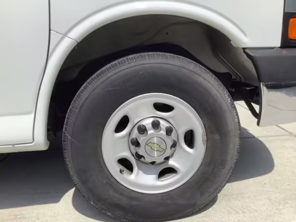 2010 Chevrolet Express 3500 Sportsmobile — photo 7