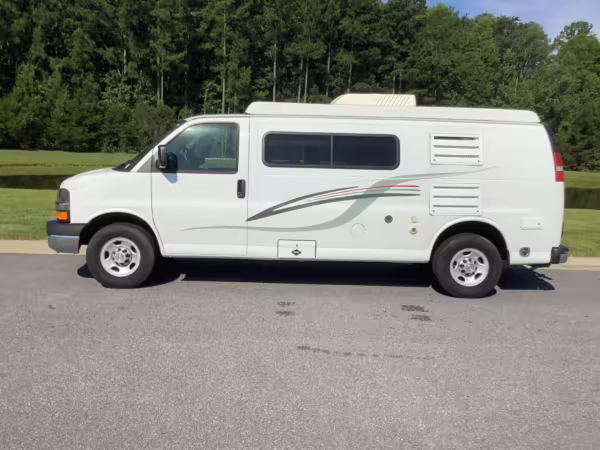2010 Chevrolet Express 3500 Sportsmobile — photo 10