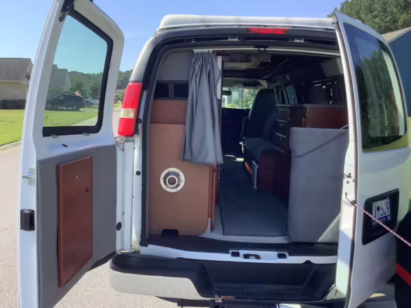 2010 Chevrolet Express 3500 Sportsmobile — photo 37