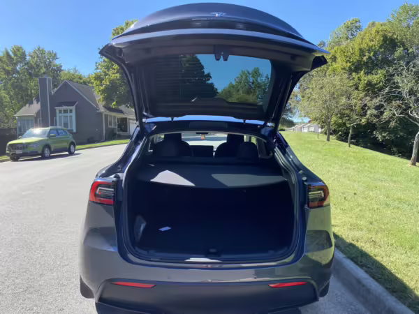 2022 Tesla Model Y Long Range AWD — photo 30