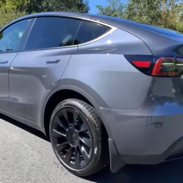 2022 Tesla Model Y Long Range AWD — photo 11