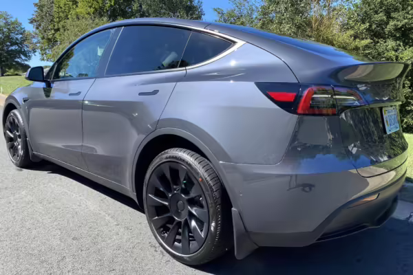 2022 Tesla Model Y Long Range AWD — photo 11