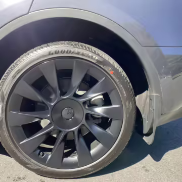 2022 Tesla Model Y Long Range AWD — photo 13