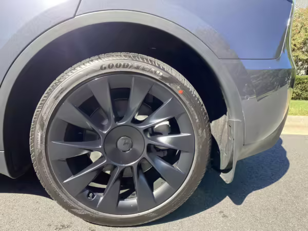 2022 Tesla Model Y Long Range AWD — photo 13