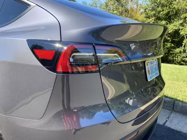 2022 Tesla Model Y Long Range AWD — photo 17
