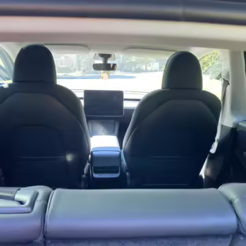 2022 Tesla Model Y Long Range AWD — photo 27
