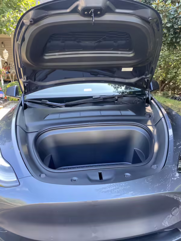 2022 Tesla Model Y Long Range AWD — photo 32