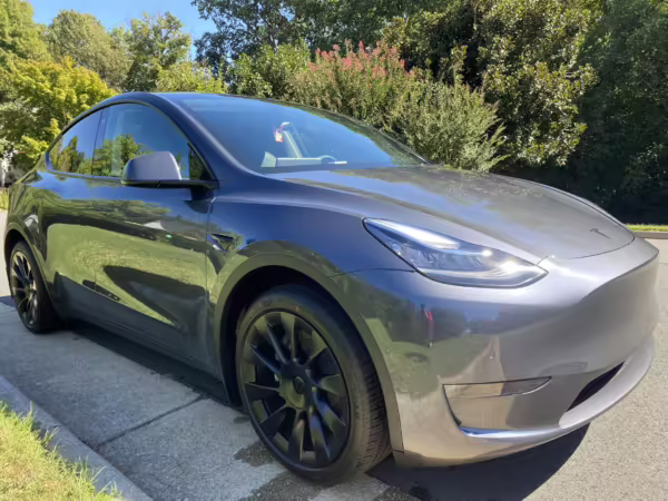 2022 Tesla Model Y Long Range AWD — photo 9
