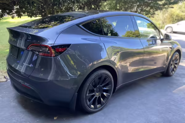 2022 Tesla Model Y Long Range AWD — photo 15
