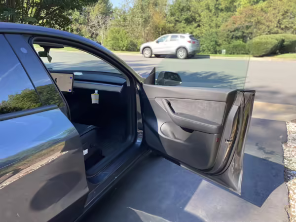 2022 Tesla Model Y Long Range AWD — photo 40