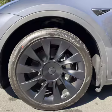 2022 Tesla Model Y Long Range AWD — photo 21