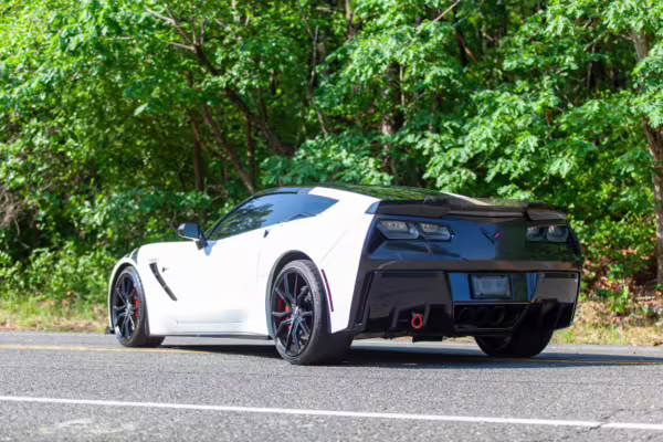 2015 Chevrolet Corvette Stingray Z51 Coupe — photo 32