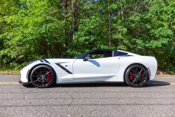 2015 Chevrolet Corvette Stingray Z51 Coupe — photo 12