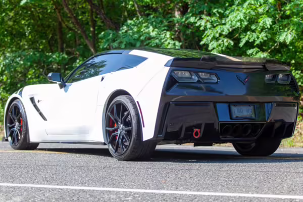 2015 Chevrolet Corvette Stingray Z51 Coupe — photo 4