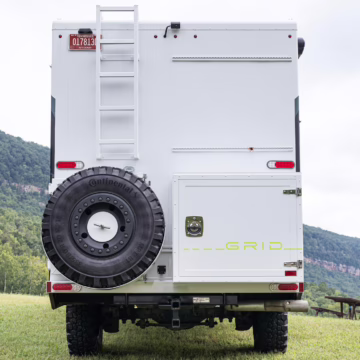 2017 Ford F-550 Super Duty XLT 4×4 Grid Camper — photo 2