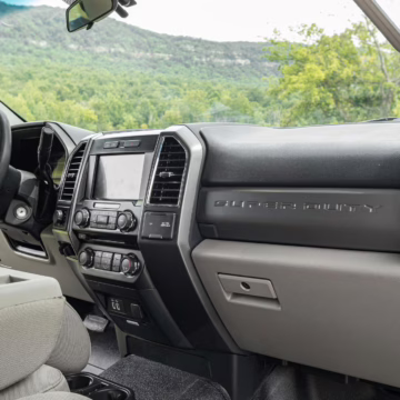 2017 Ford F-550 Super Duty XLT 4×4 Grid Camper — photo 40
