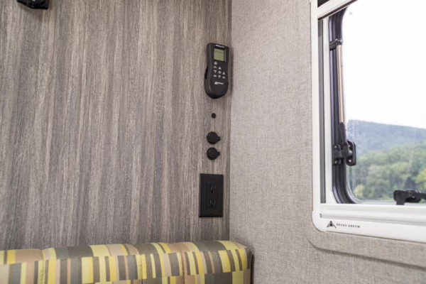 2017 Ford F-550 Super Duty XLT 4×4 Grid Camper — photo 42
