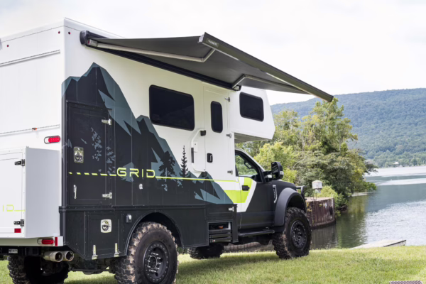 2017 Ford F-550 Super Duty XLT 4×4 Grid Camper — photo 4
