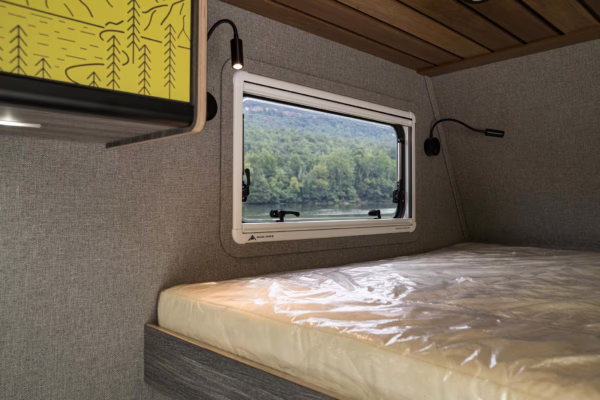 2017 Ford F-550 Super Duty XLT 4×4 Grid Camper — photo 49