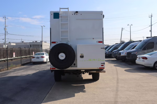 2017 Ford F-550 Super Duty XLT 4×4 Grid Camper — photo 9