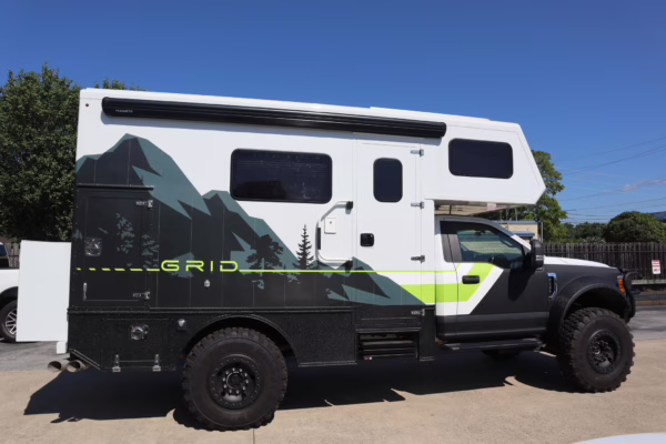 2017 Ford F-550 Super Duty XLT 4×4 Grid Camper — photo 7