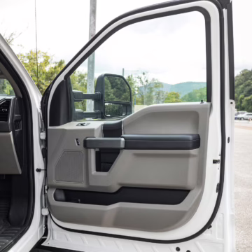 2017 Ford F-550 Super Duty XLT 4×4 Grid Camper — photo 54